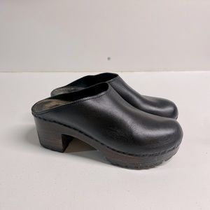 No. 6 New School Clog on Mid Tread